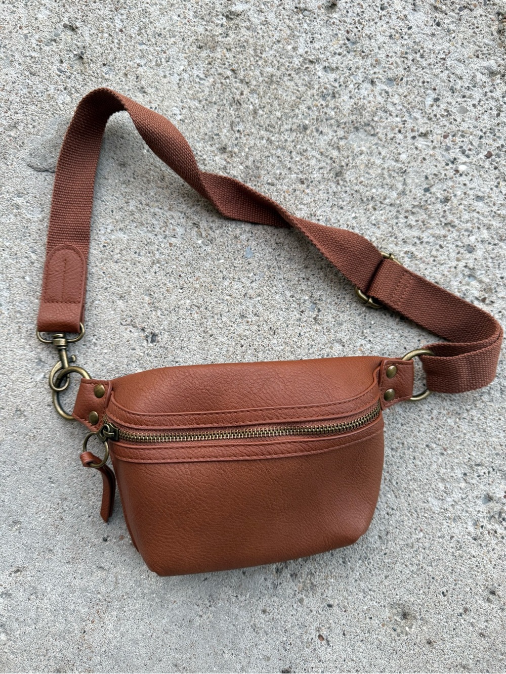 Universal Thread Brown Leather Crossbody Belt Bag